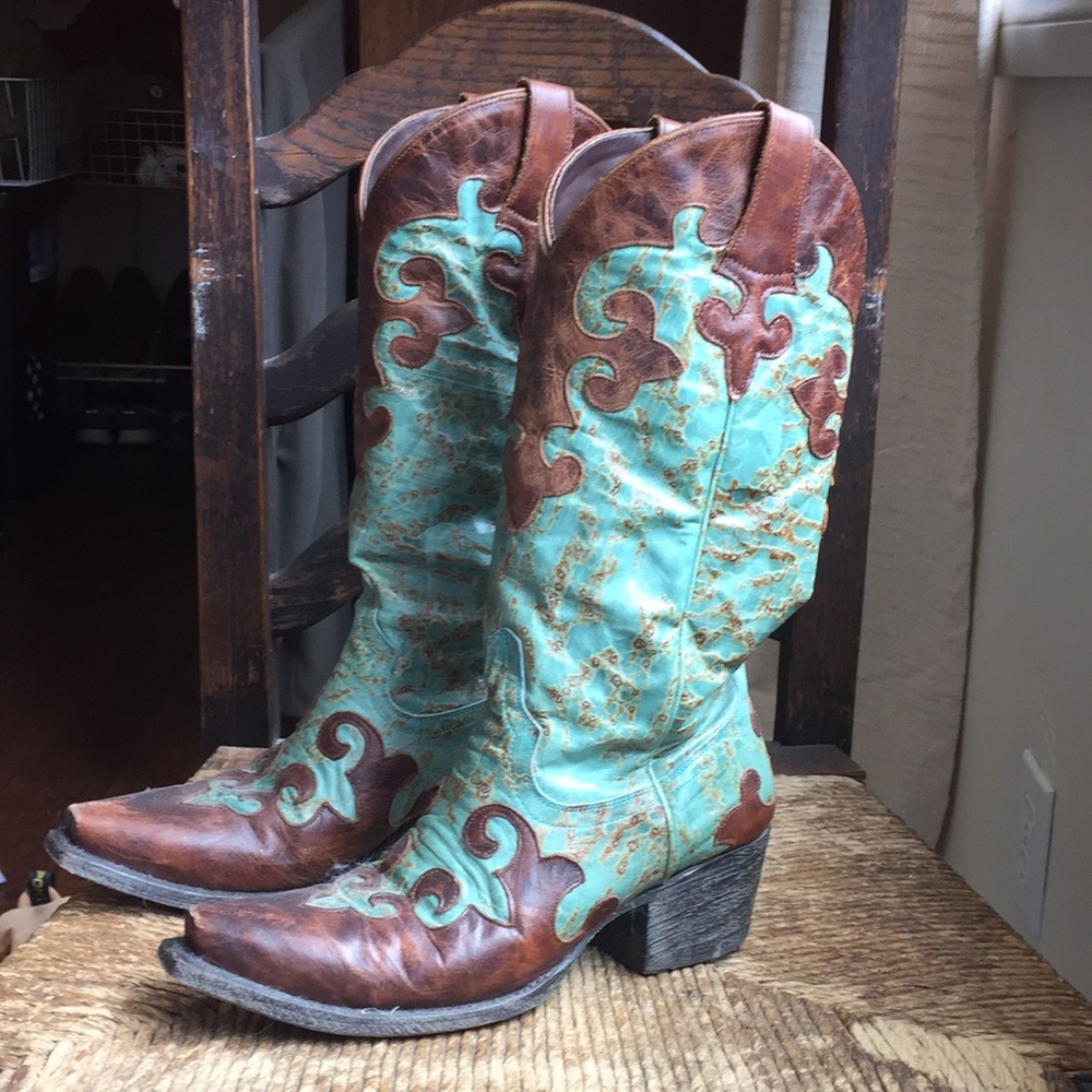 Women’s leather cowboy boots